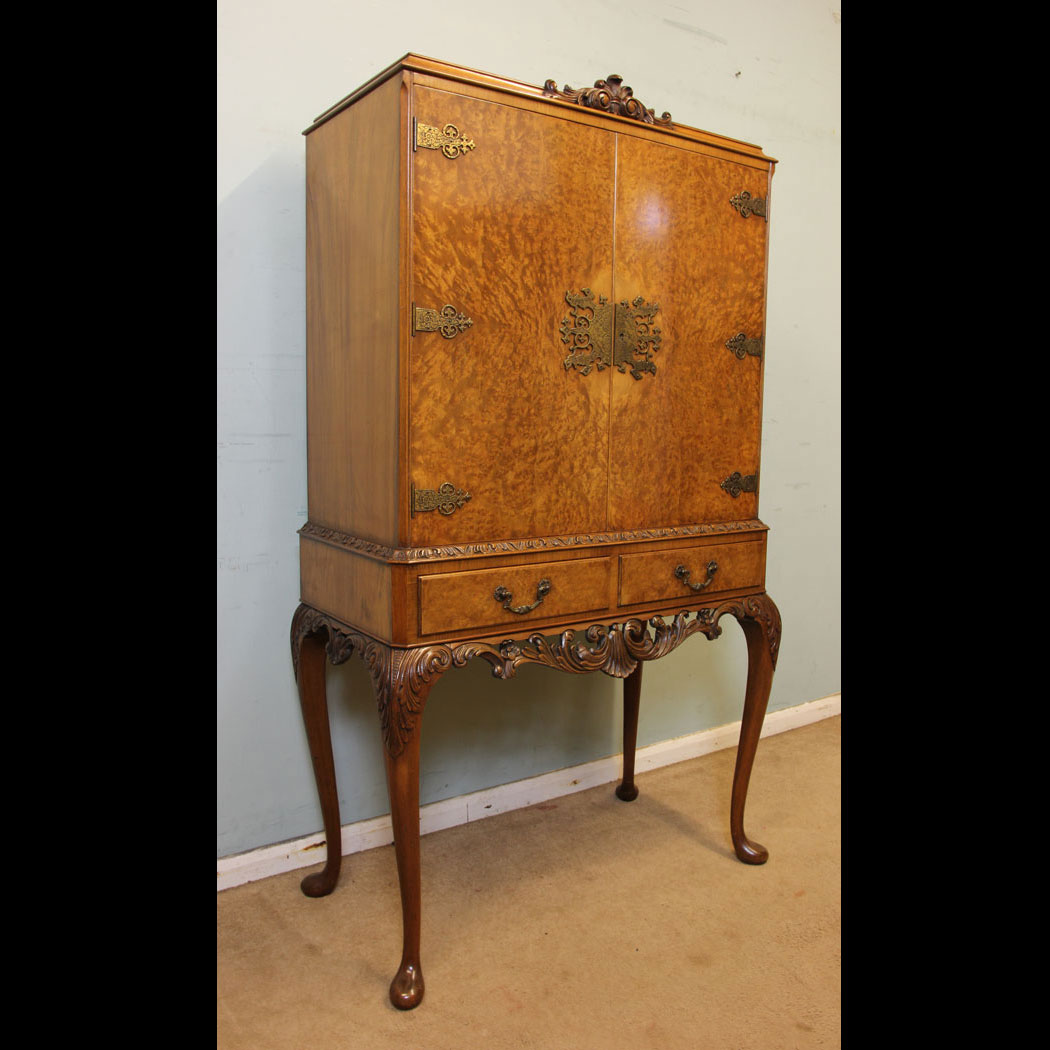 10992r01 Antique Cocktail Cabinet, Burr Walnut Queen Anne Style Cocktail Drinks Cabinet