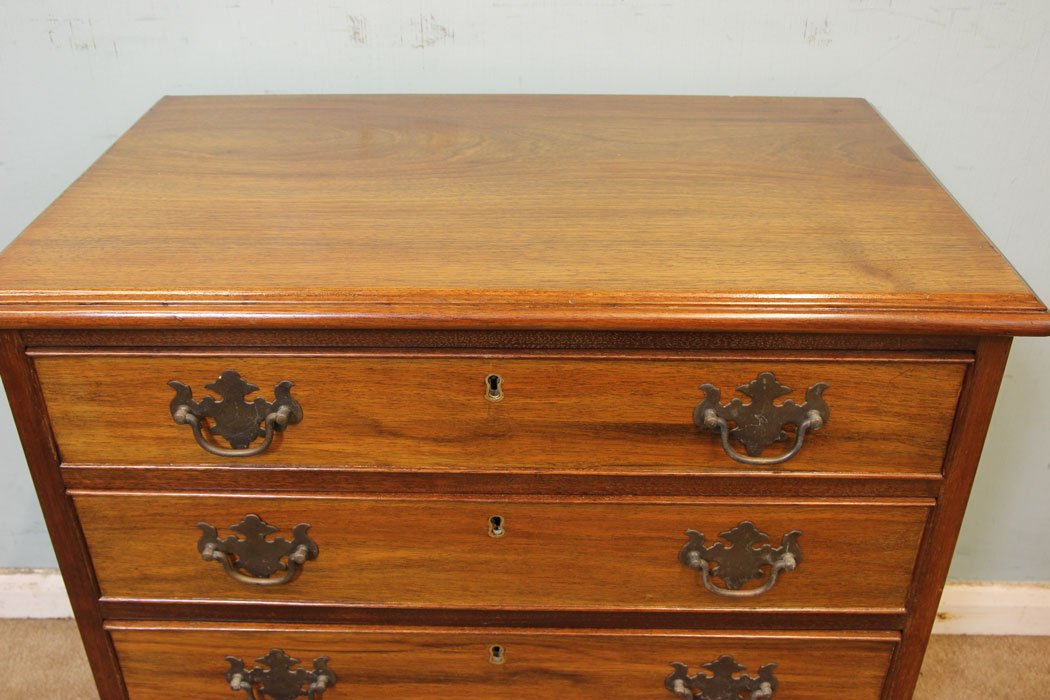Small Walnut Chest of Drawers11216r11 Small Walnut Chest of Drawers