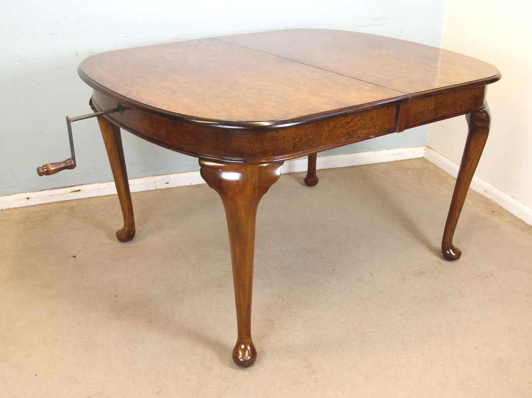 11336r10 Antique Burr Walnut Queen Anne Style Extending Dining Table, Antique Burr Walnut Queen Anne Style Extending Dining Table.