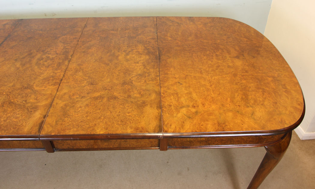 11336r11 Antique Burr Walnut Queen Anne Style Extending Dining Table, Antique Burr Walnut Queen Anne Style Extending Dining Table.