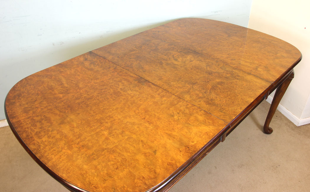 11336r3 Antique Burr Walnut Queen Anne Style Extending Dining Table, Antique Burr Walnut Queen Anne Style Extending Dining Table.