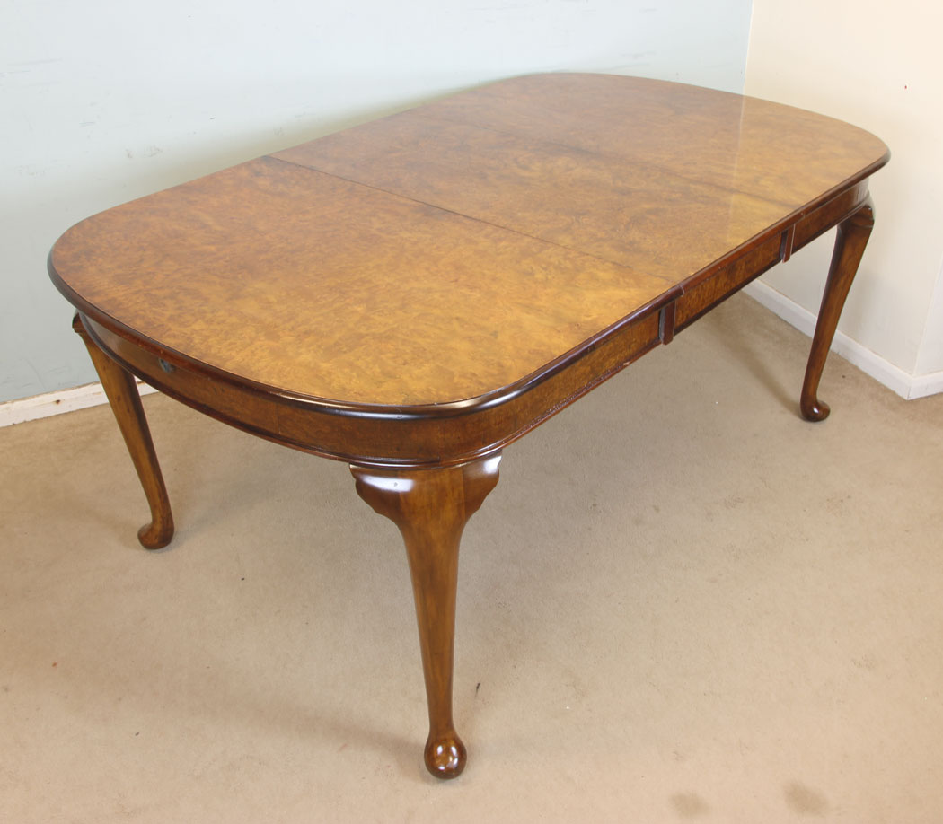 11336r6 Antique Burr Walnut Queen Anne Style Extending Dining Table, Antique Burr Walnut Queen Anne Style Extending Dining Table.