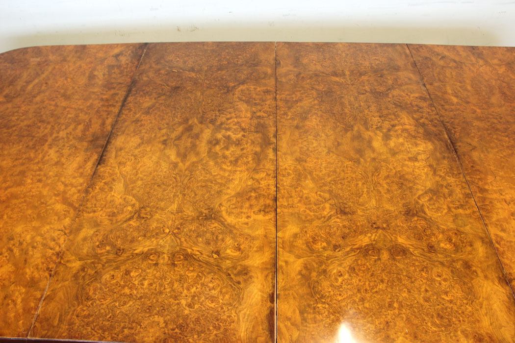 11336r8 Antique Burr Walnut Queen Anne Style Extending Dining Table, Antique Burr Walnut Queen Anne Style Extending Dining Table.
