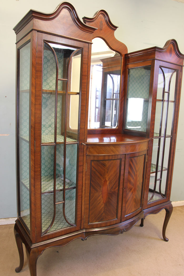 11370r2 Antique Shaped Mahogany Mirror Back Display Cabinet, - Copy Antique Quality Shaped Mahogany Mirror Back Display Cabinet.