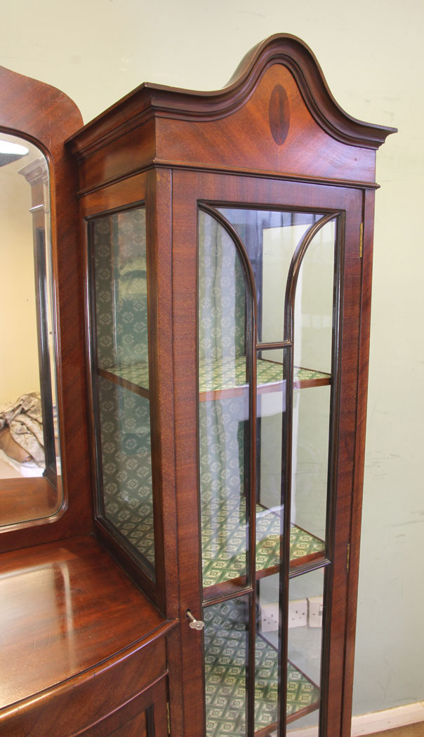 11370r4 Antique Shaped Mahogany Mirror Back Display Cabinet, - Copy Antique Quality Shaped Mahogany Mirror Back Display Cabinet.