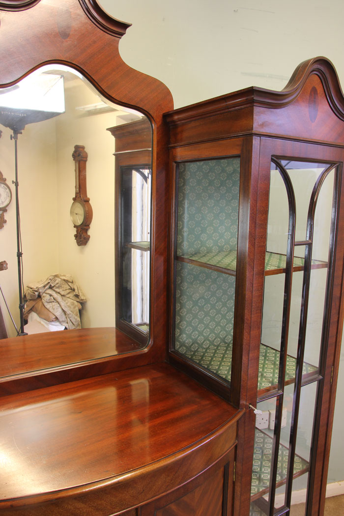 11370r9 Antique Display Cabinet, Antique Quality Shaped Mahogany Mirror Back Display Cabinet.