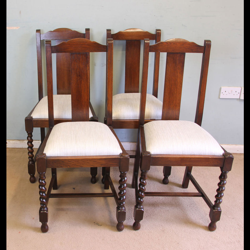 11372r01 Antique Set Of Four Oak Dining Chairs, Antique Set of Four Oak Dining Chairs. This set of four oak dining chairs have a shaped top