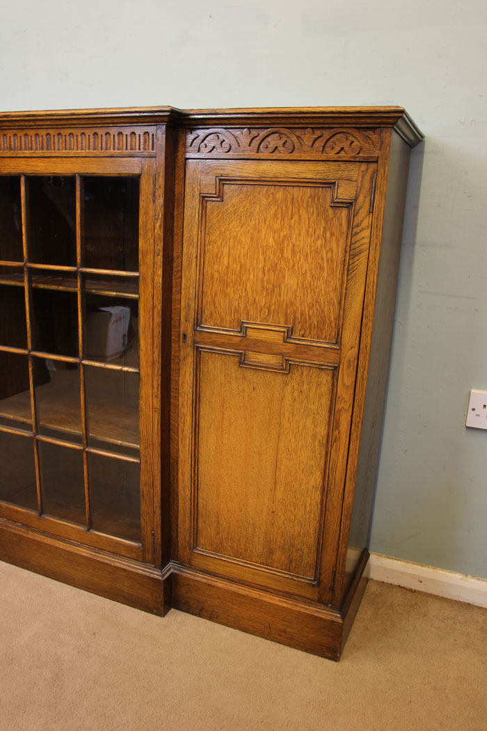 11377r3 Antique Oak Bookcase, Antique Breakfront Oak Cabinet Bookcase. This quality oak breakfront bookcase cabinet has a solid oak top with moulded edge under having carved detail