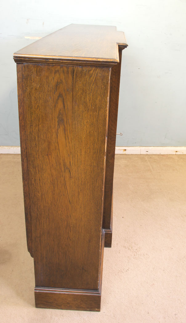 11377r8 Antique Oak Cabinet Bookcase, Antique Breakfront Oak Cabinet Bookcase. This quality oak breakfront bookcase cabinet has a solid oak top with moulded edge under having carved detail