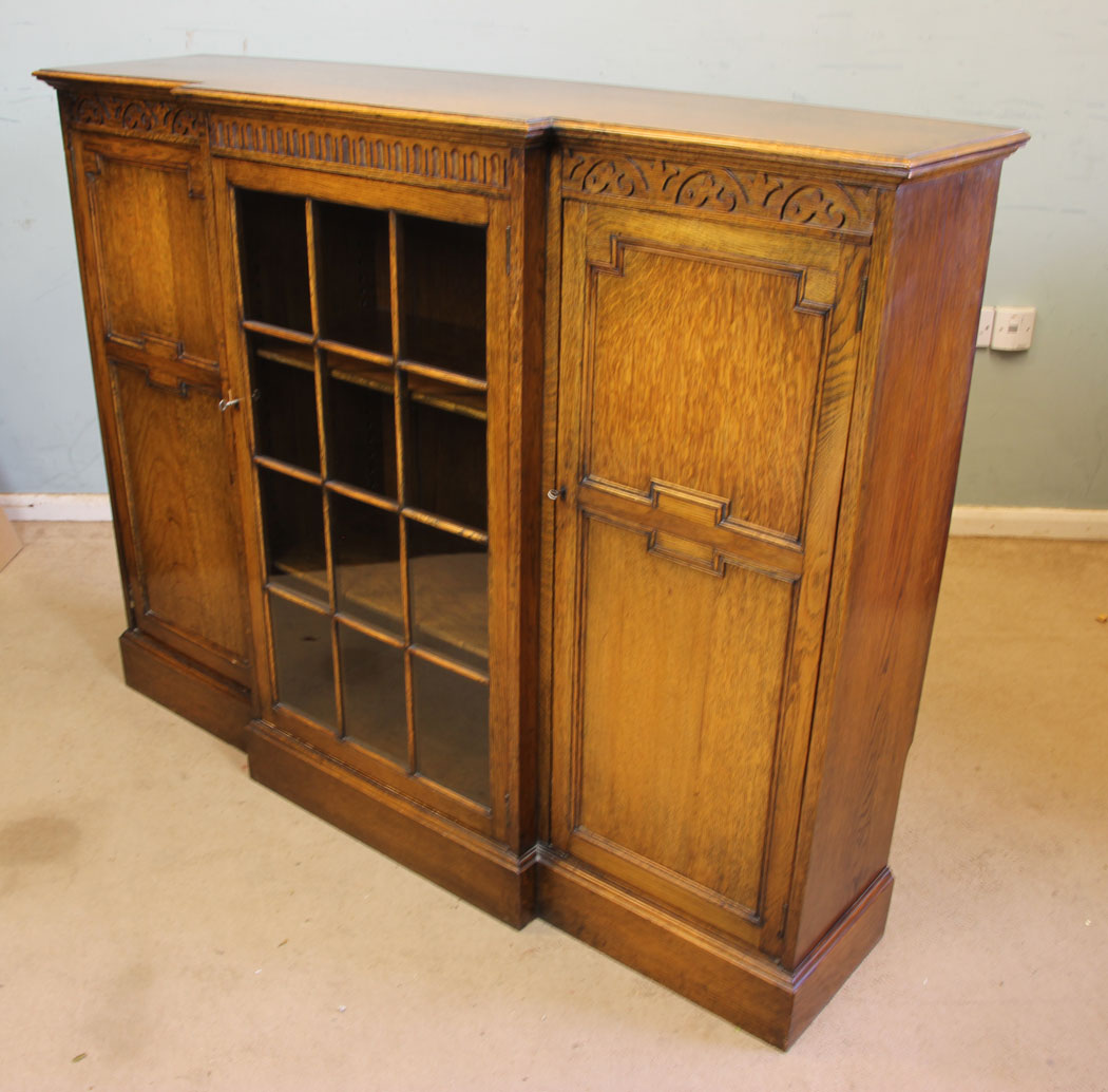 11377r9 Antique Oak Cabinet Bookcase, Antique Breakfront Oak Cabinet Bookcase. This quality oak breakfront bookcase cabinet has a solid oak top with moulded edge under having carved detail