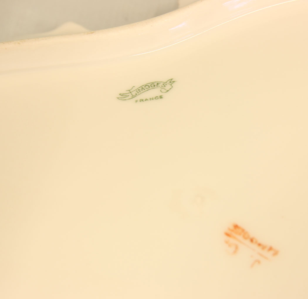 11430r6 Antique Lovely Quality Limoges Centre Dish, Antique Lovely Quality Limoges Centre Dish.