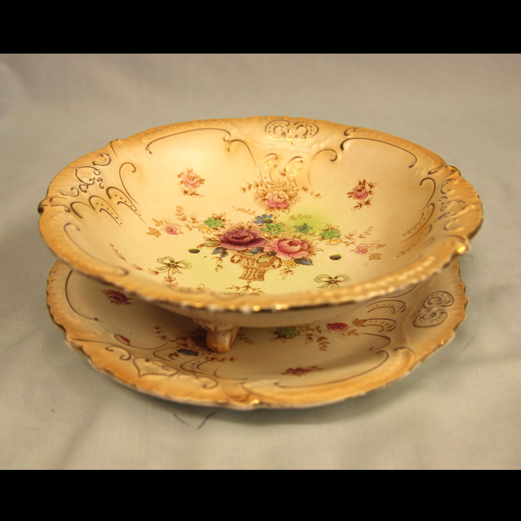 11478r01 Antique Crown Devon Draining Bowl, Antique Crown Devon Draining Bowl