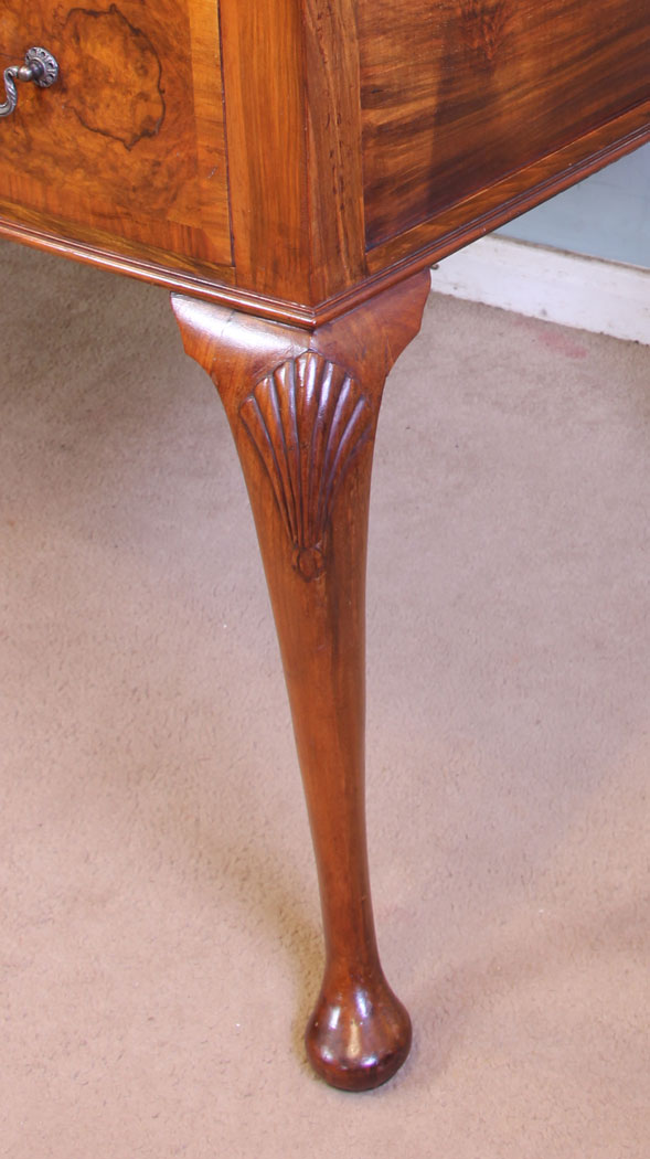 11520r10 Antique Burr Walnuit Dressing Table,
