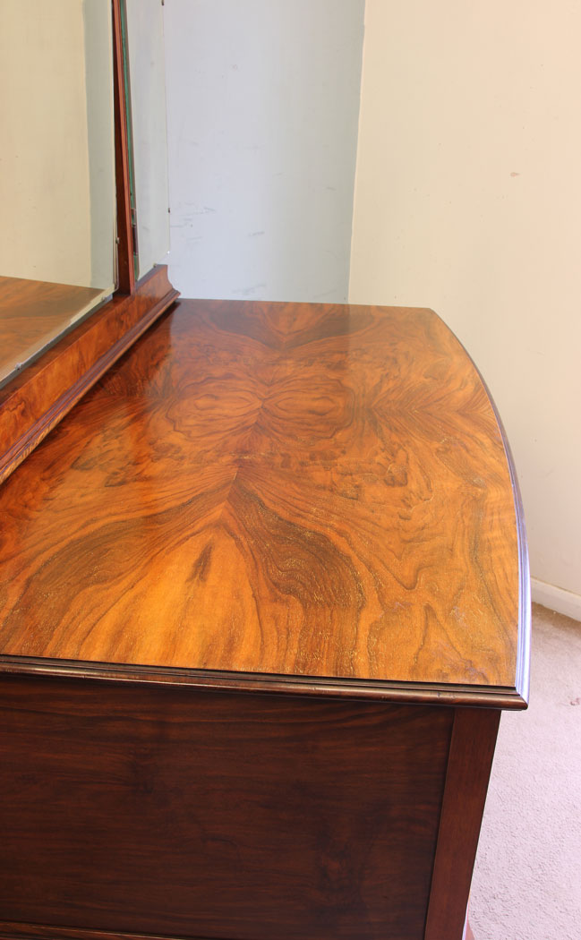 11520r13 Antique Burr Walnuit Dressing Table,