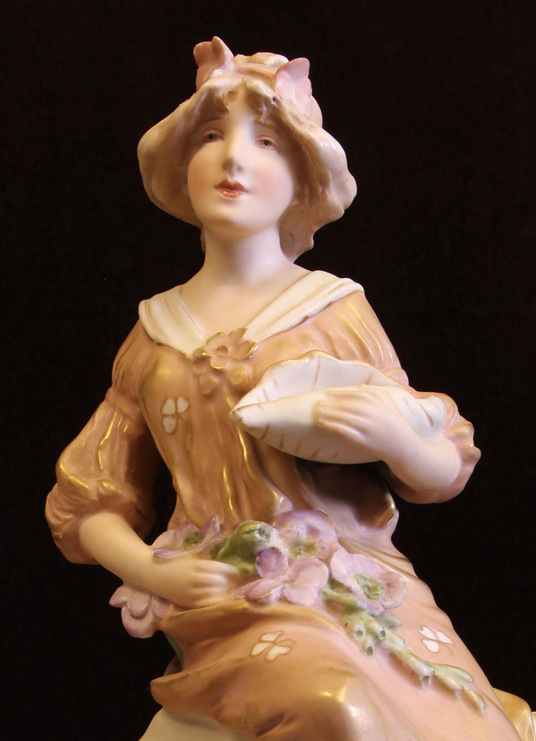 11600r13 Antique Large Royal Dux Centre Piece,