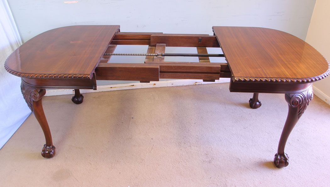 11618r10 Antique Mahogany Extending Dining Table,