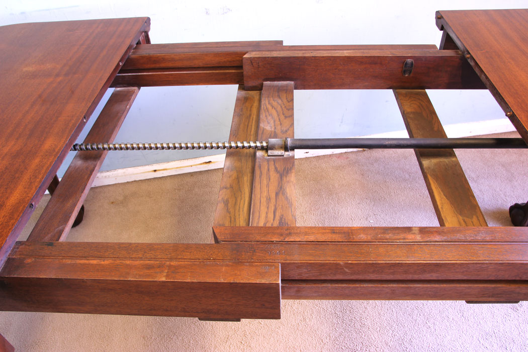 11618r11 Antique Mahogany Extending Dining Table,