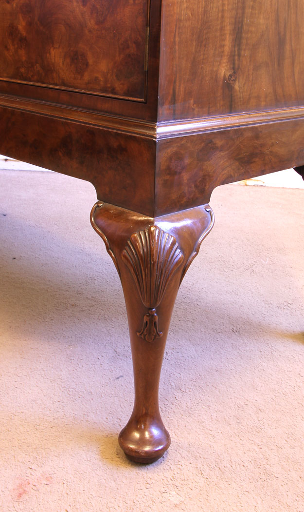 11619r8 Quality Antique Burr Walnut Sideboard,