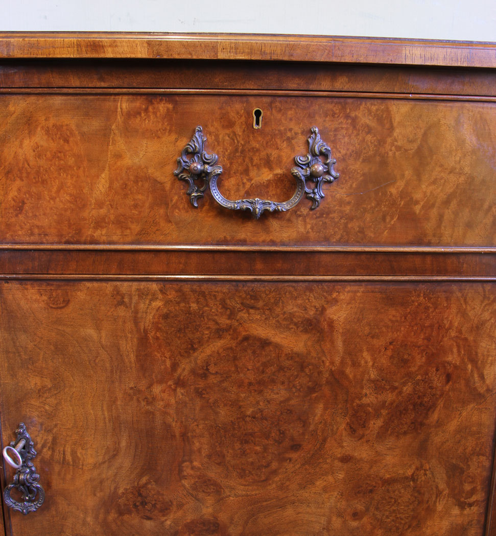 11619r9 Quality Antique Burr Walnut Sideboard,