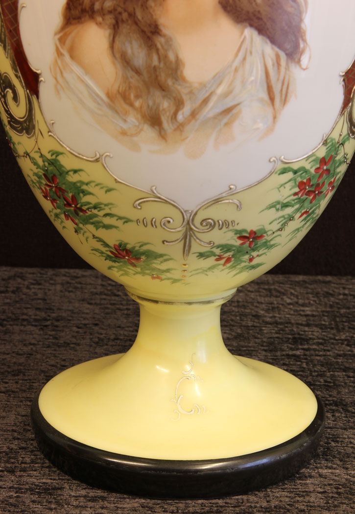 11622r5 Antique Opaline Glass Vase,