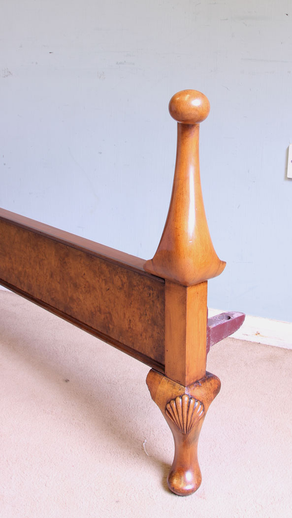 11656r10 Burr Walnut Double Bed,