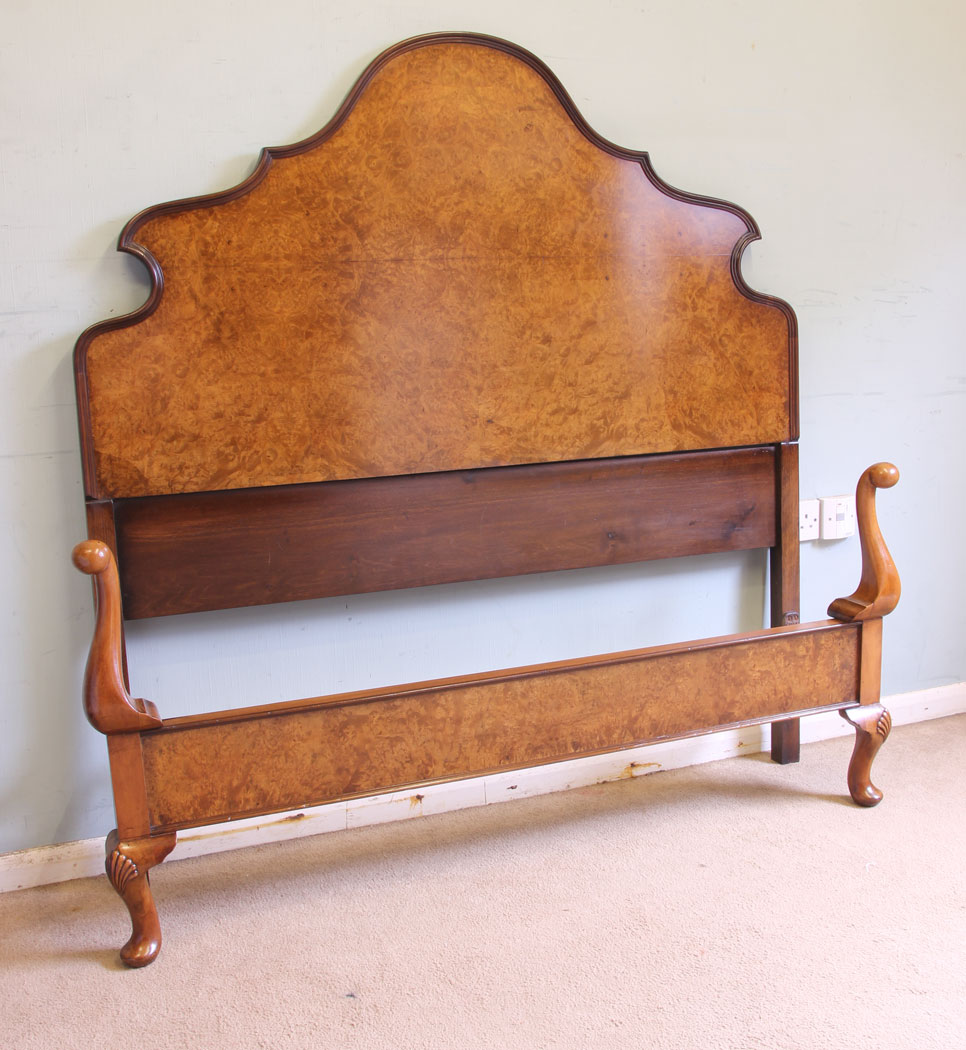 11656r3 Burr Walnut Double Bed,