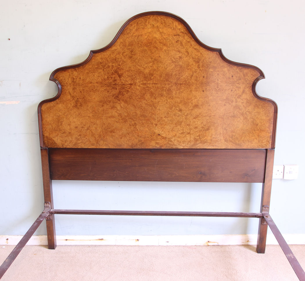 11656r4 Burr Walnut Double Bed,