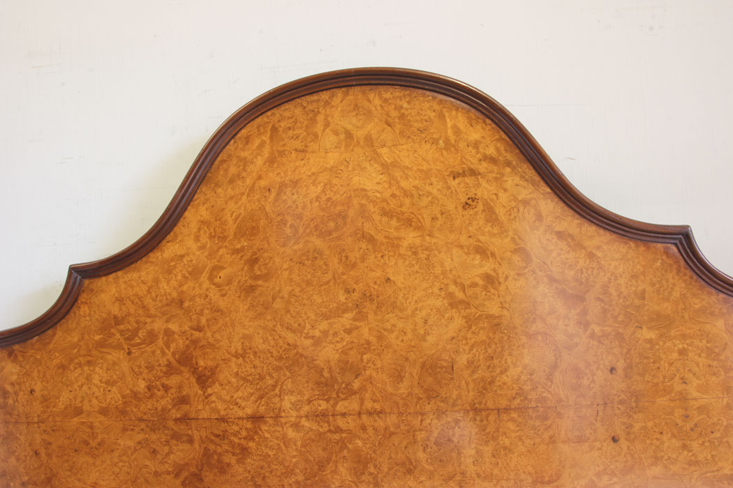 11656r6 Burr Walnut Double Bed,