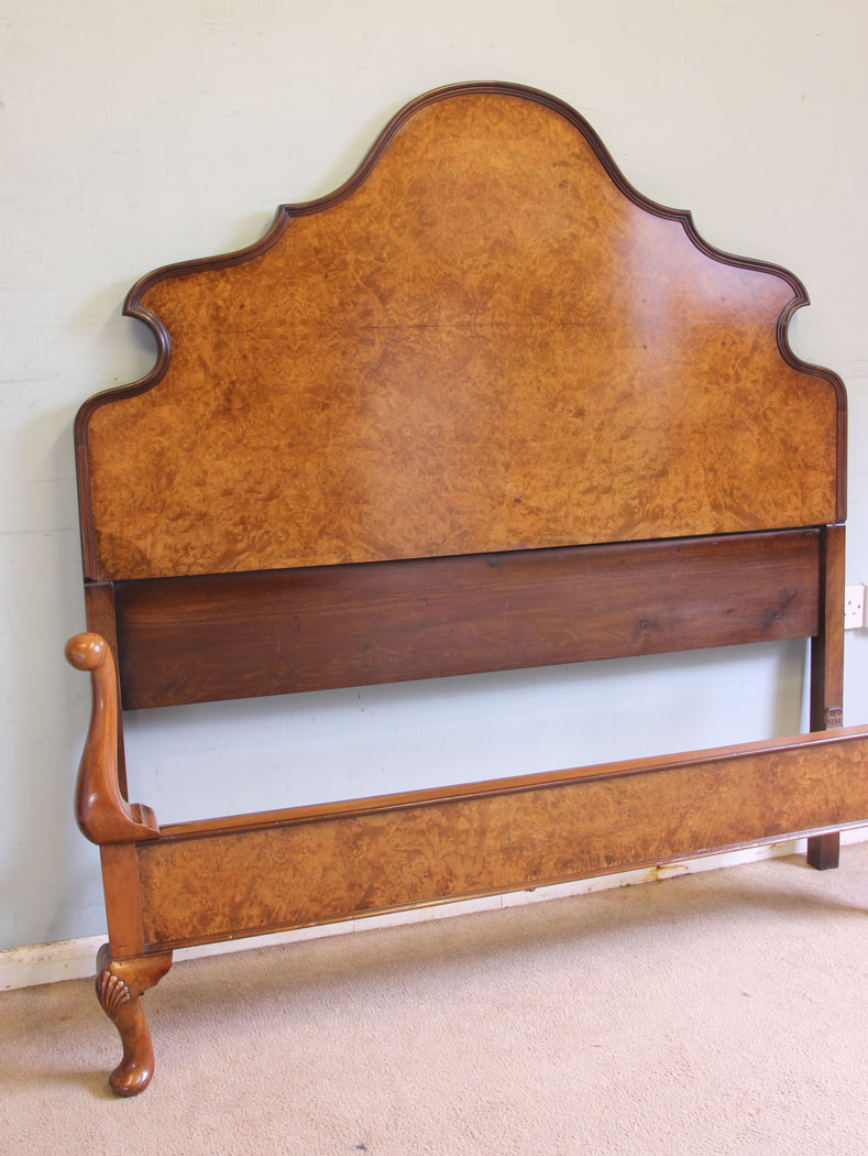 11656r8 Burr Walnut Double Bed,