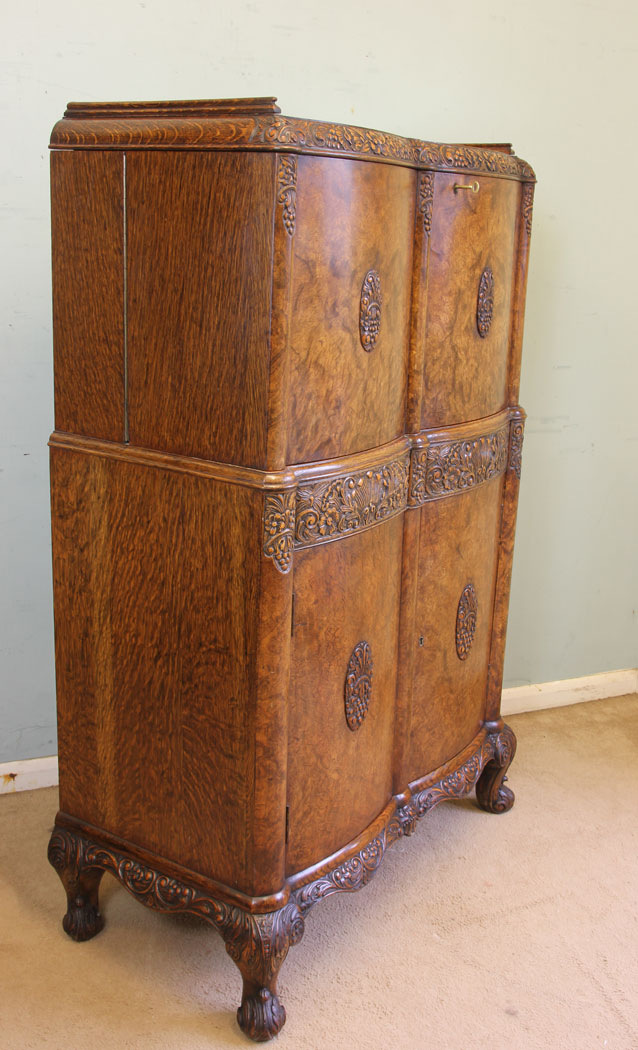 11664r12 Antique Burr Oak Cocktail Drinks Cabinet,