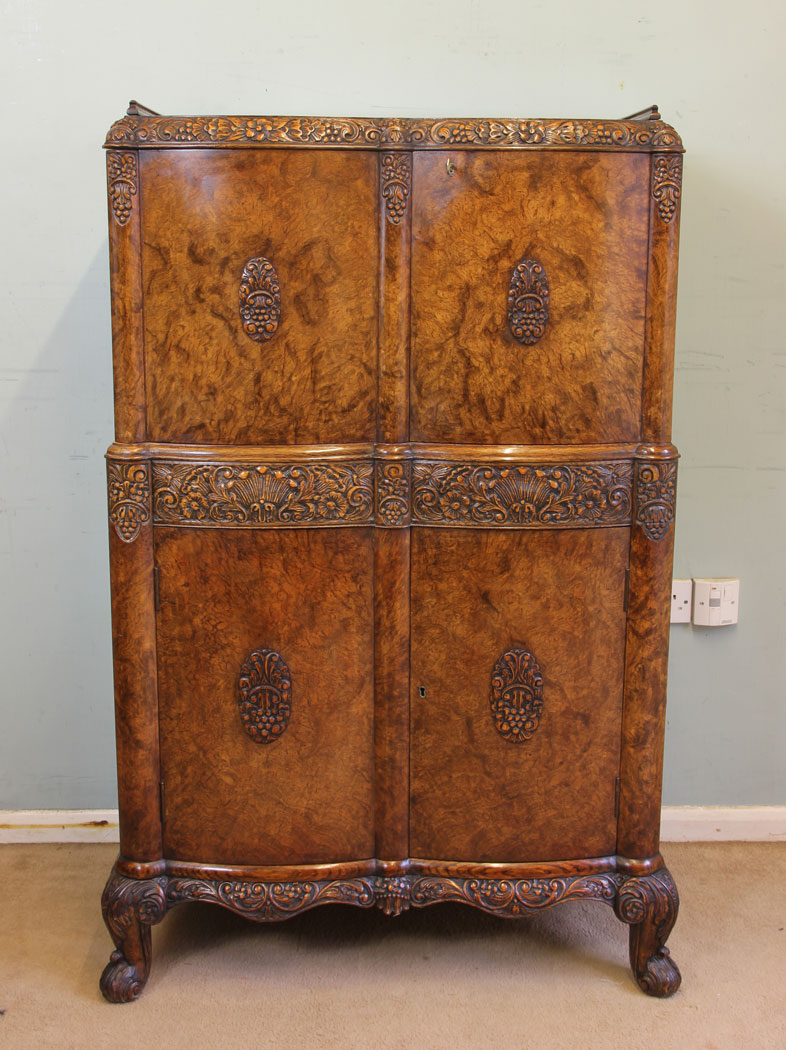 11664r18 Antique Burr Oak Cocktail Drinks Cabinet,