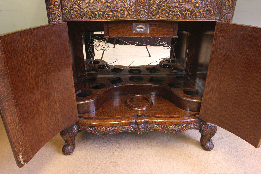 11664r7 Antique Burr Oak Cocktail Drinks Cabinet,