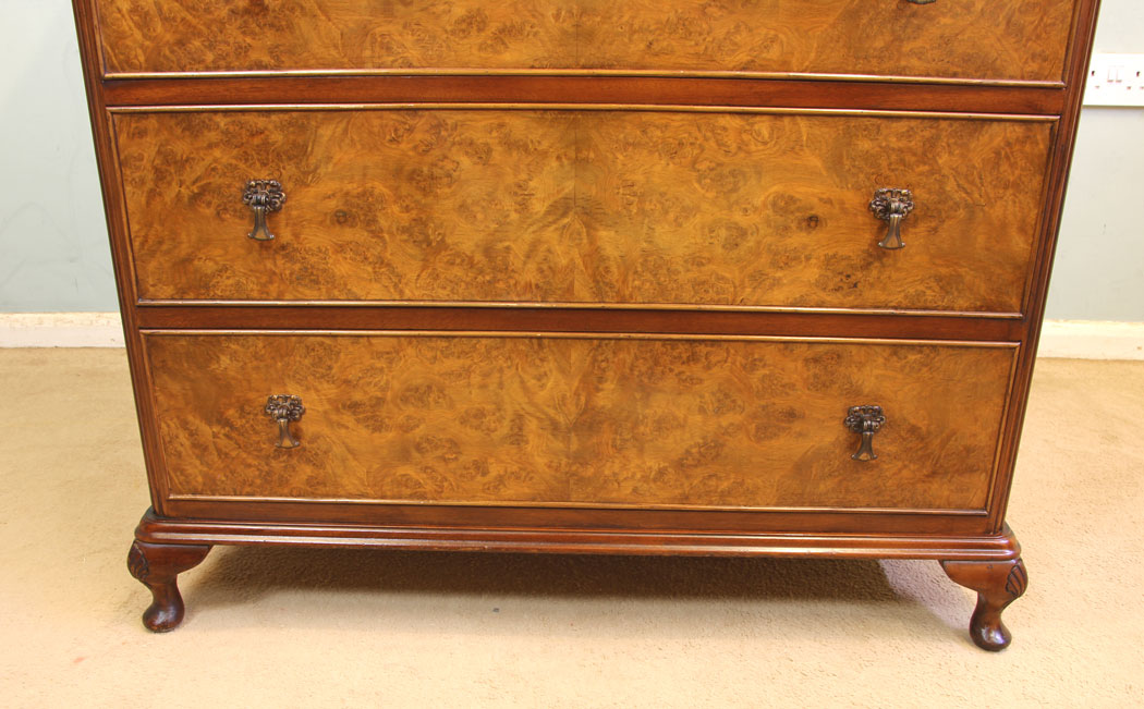 11665r10 Burr Walnut Chest of Drawers,