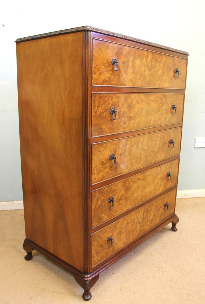 11665r4 Burr Walnut Chest of Drawers,