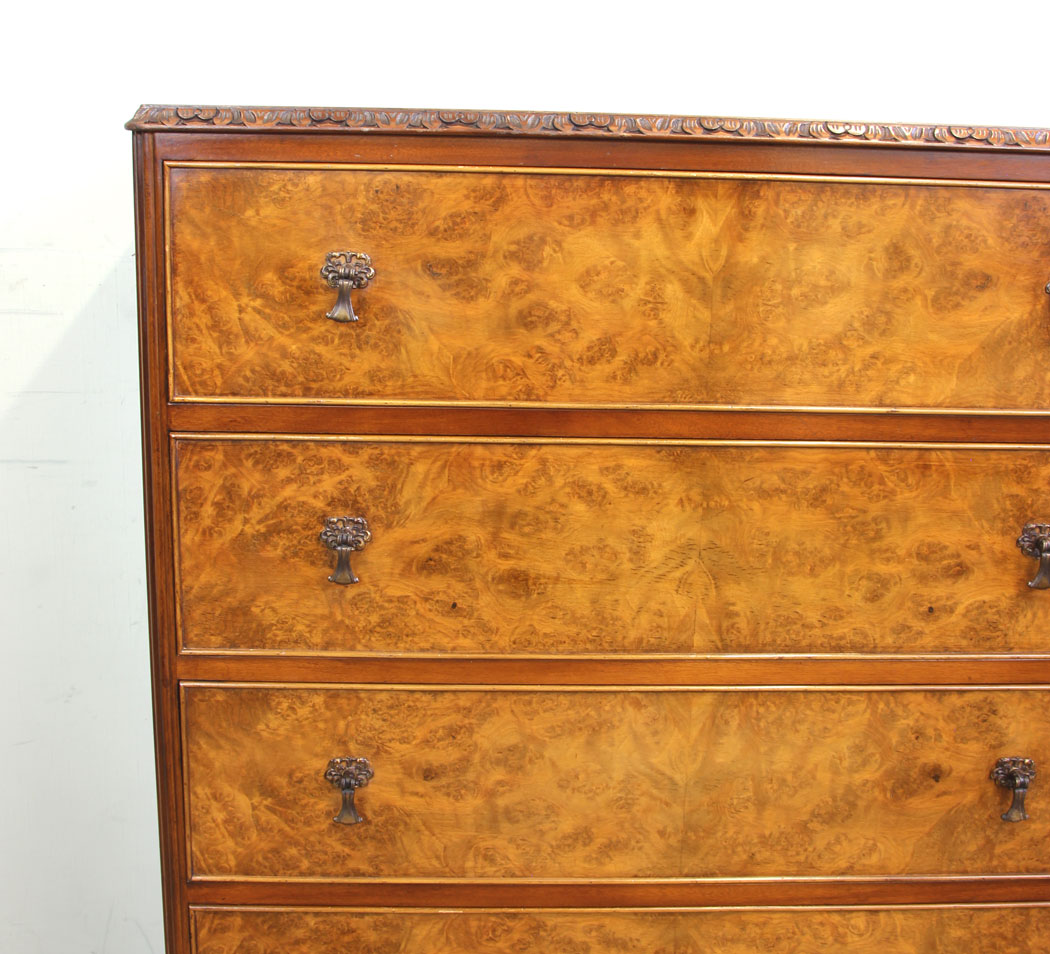 11665r7 Burr Walnut Chest of Drawers,