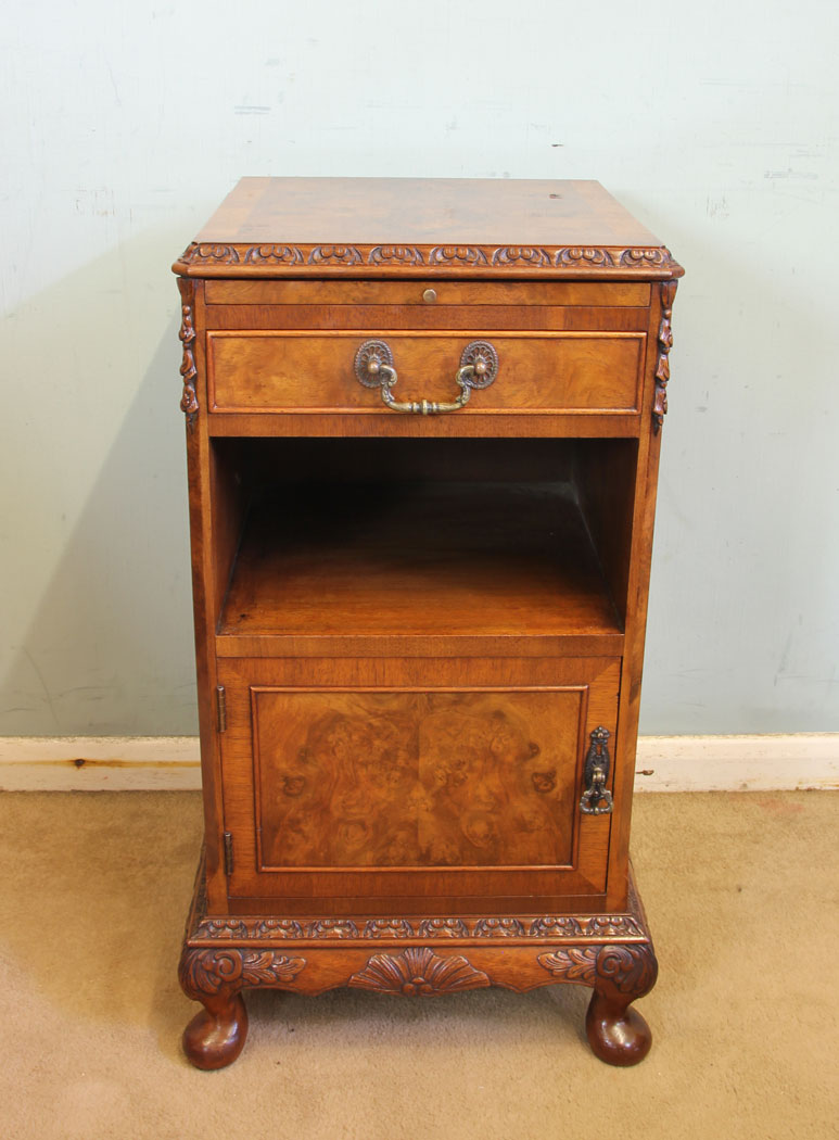 11675r1 Burr Walnut Bedside Cabinet,