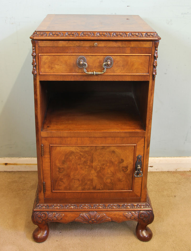 11675r13 Burr Walnut Bedside Cabinet,