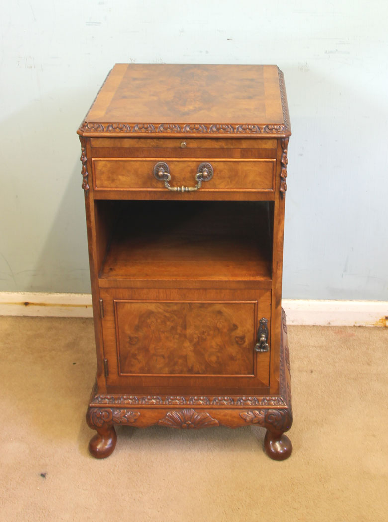 11675r14 Burr Walnut Bedside Cabinet,