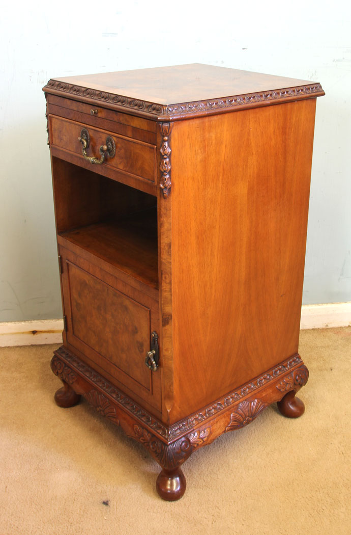 11675r4 Burr Walnut Bedside Cabinet,