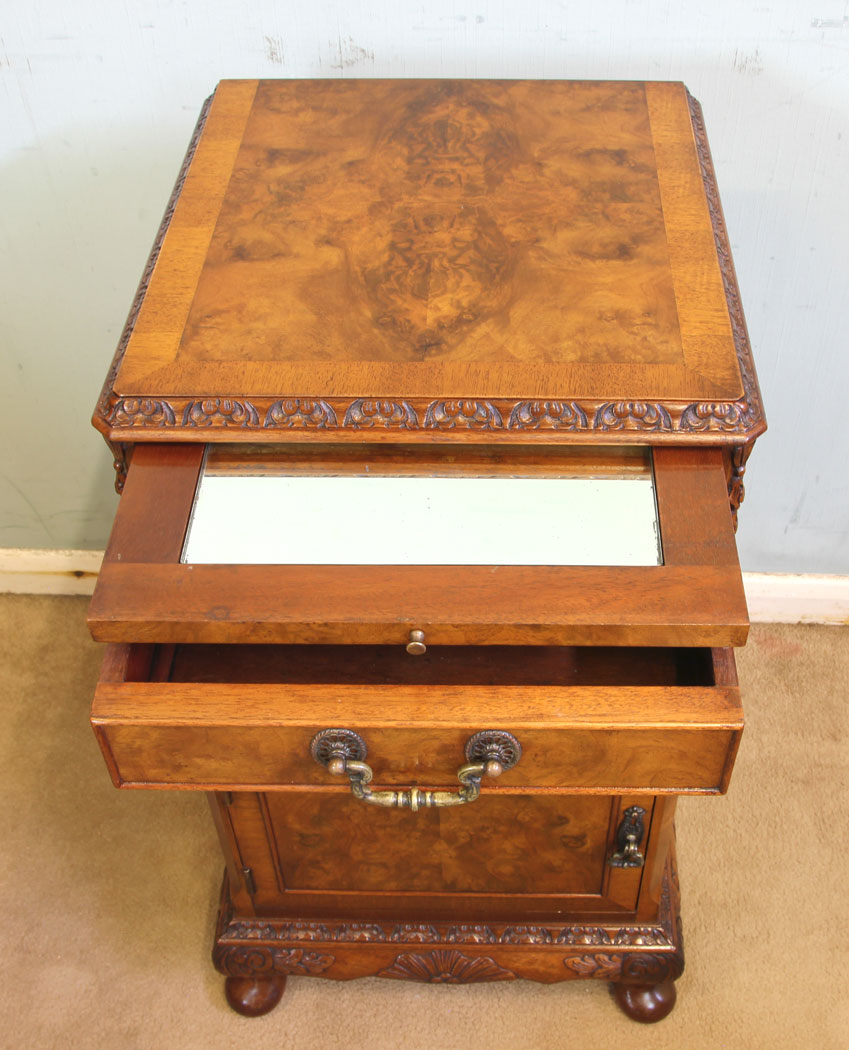 11675r5 Burr Walnut Bedside Cabinet,