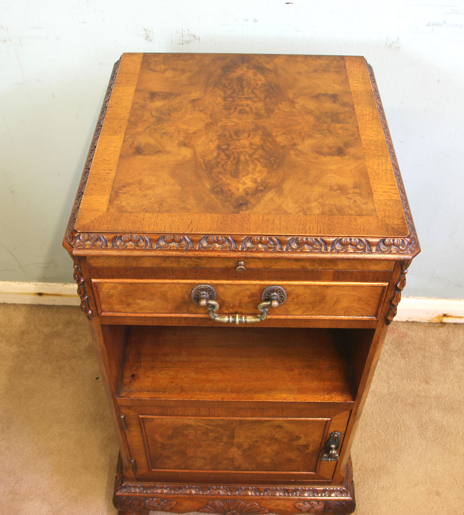 11675r7 Burr Walnut Bedside Cabinet,