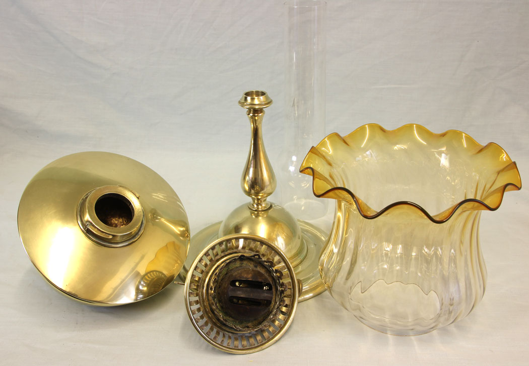 11842r10 Antique Brass Oil Lamp with Replacement Shade,