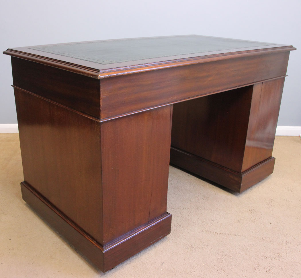 11909r11 Antique Mahogany Pedestal Writing Desk,