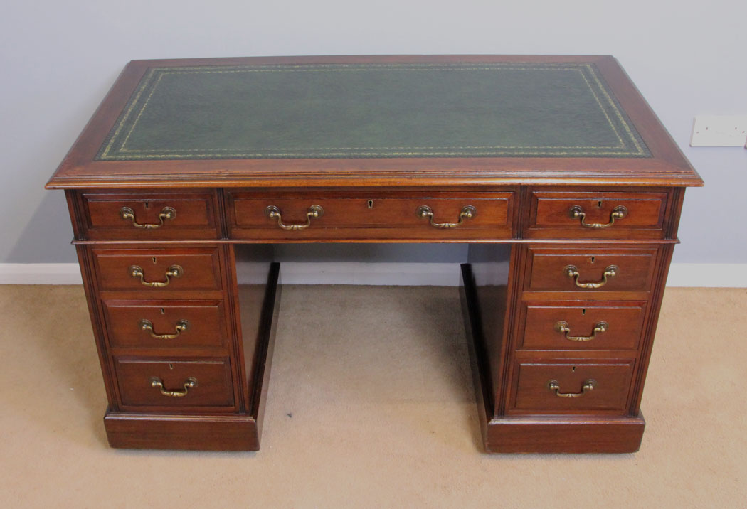 11909r2 Antique Mahogany Pedestal Writing Desk,