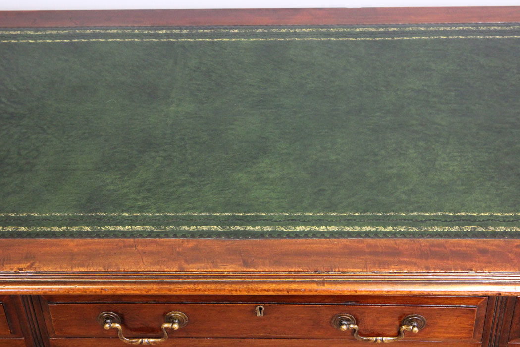 11909r5 Antique Mahogany Pedestal Writing Desk,