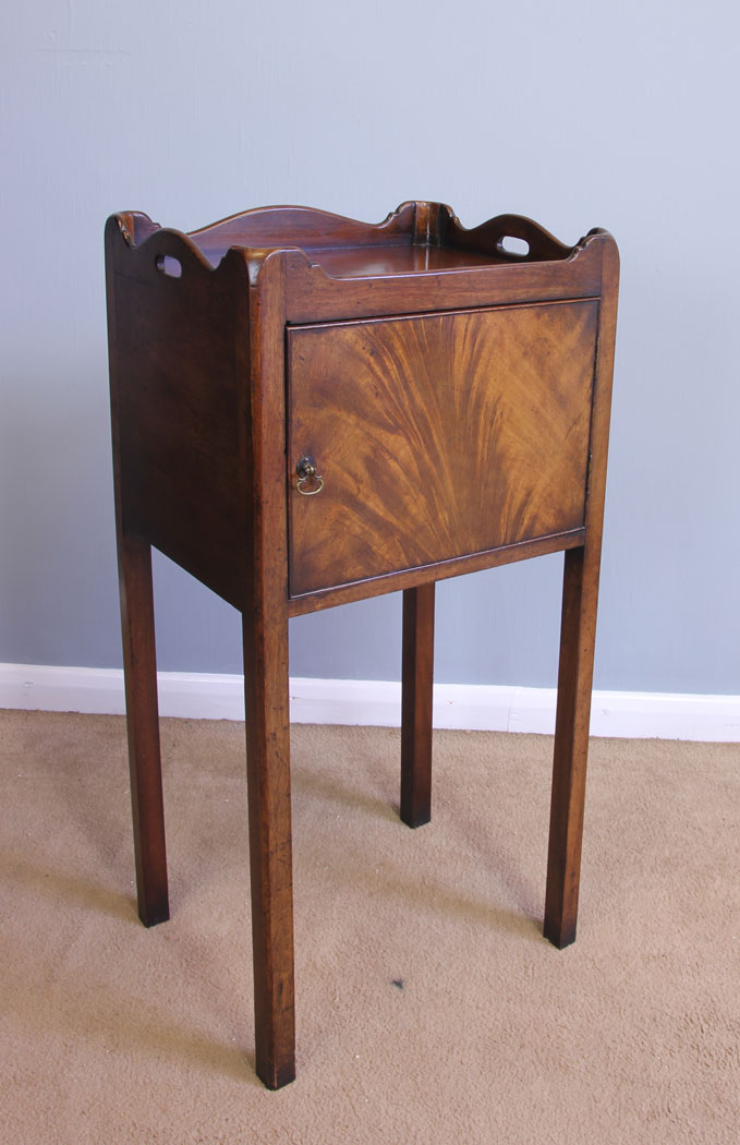 11910r02 Antique Georgian Style Mahogany Bedside Table,