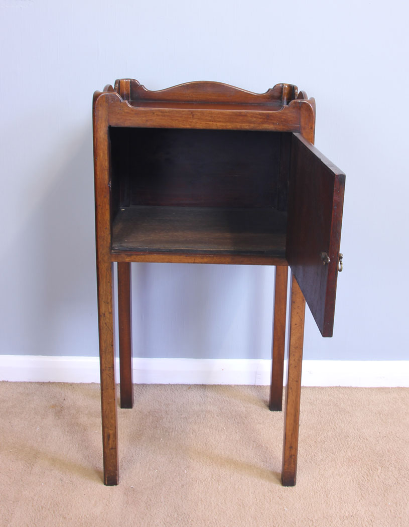 11910r8 Antique Georgian Style Mahogany Bedside Table,