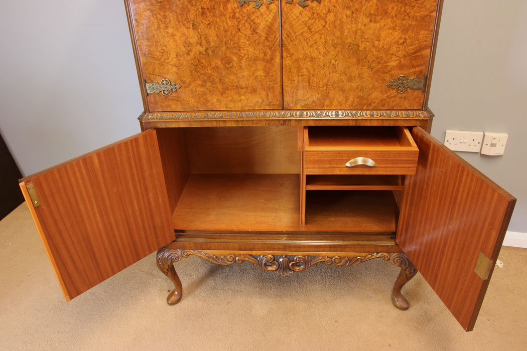 11919r11 Antique Burr Walnut Cocktail Drinks Cabinet,