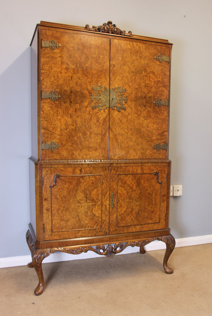 11919r16 Antique Burr Walnut Cocktail Drinks Cabinet,