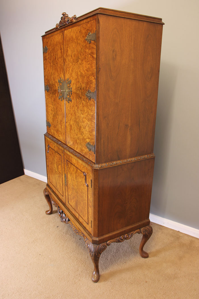 11919r4 Antique Burr Walnut Cocktail Drinks Cabinet,